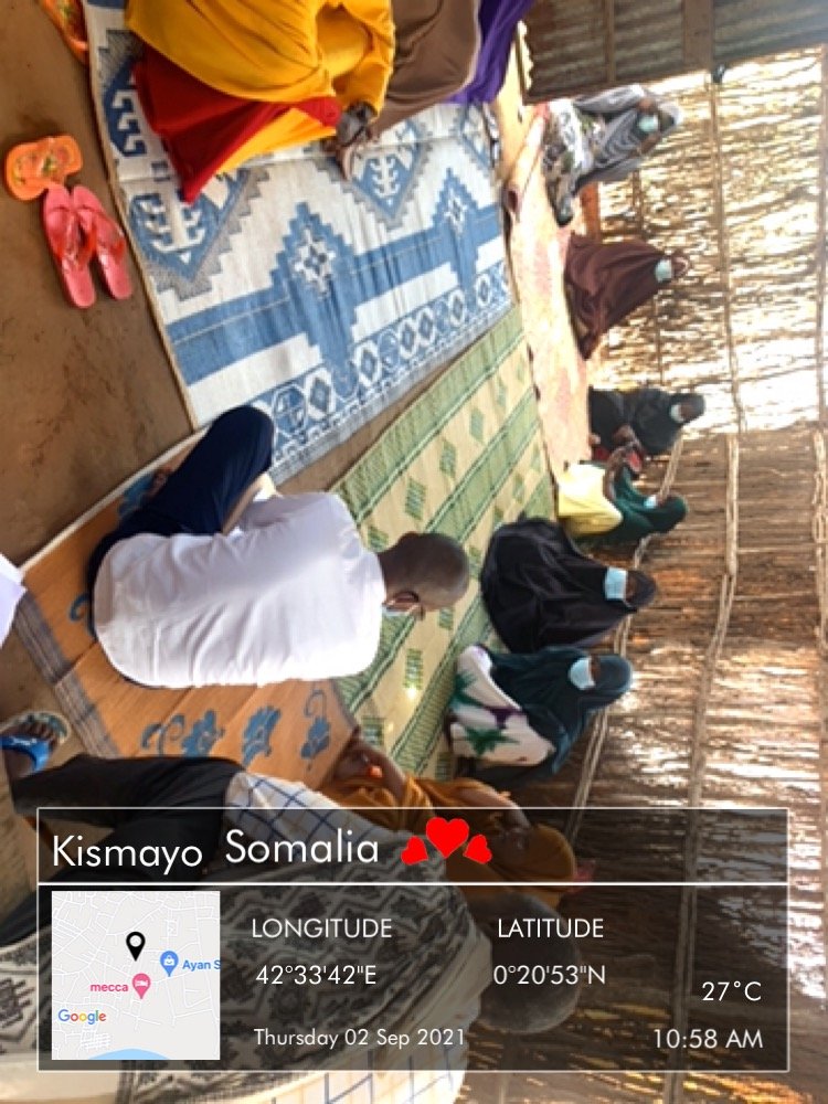 Small community discussion in Kismayo